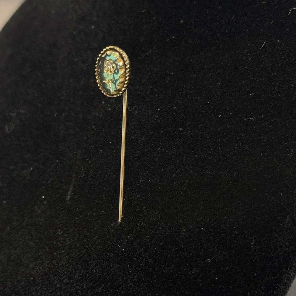 Vintage Costume Jewelry Gold Toned Oval Silhouette Green W Rose Center Lapel Pin